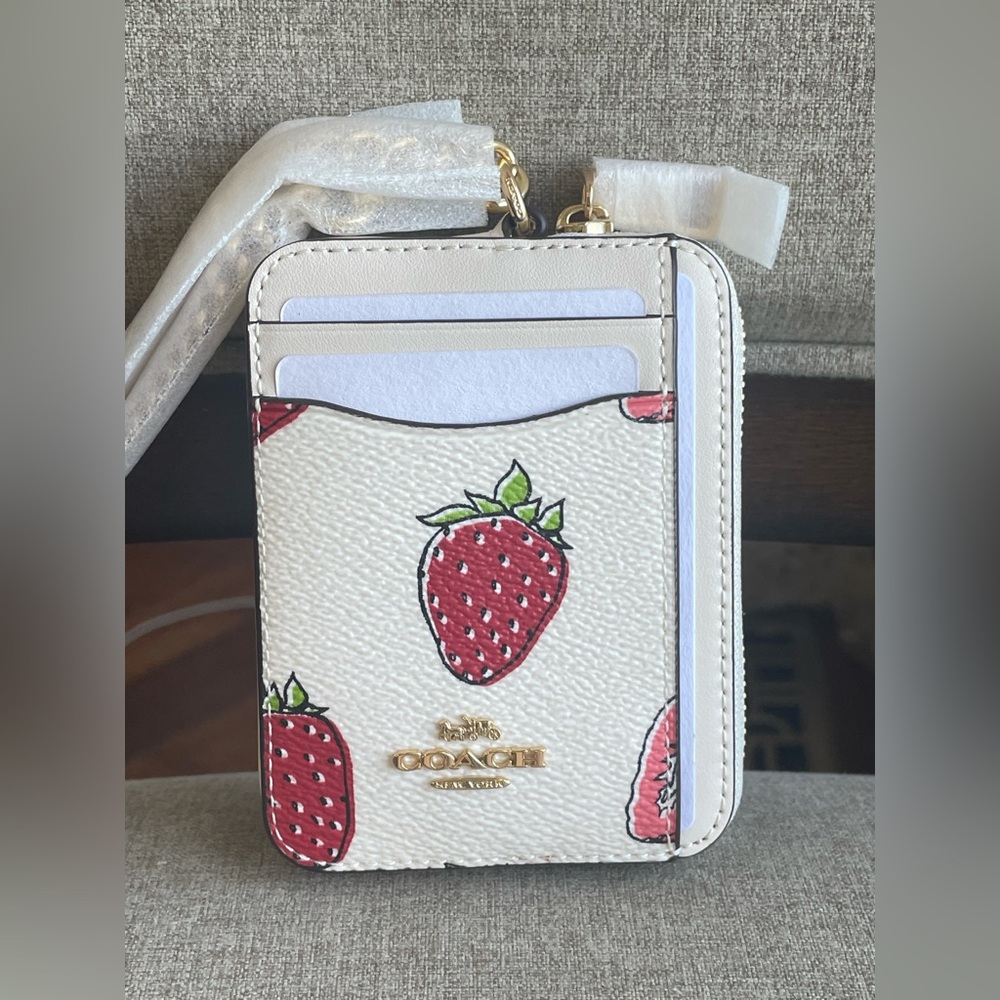 NWT！3PCS COACH TERI SHOULDER BAG WITH STRAWBERRY➕CARD WALLET➕STARWBERRY CHAIN - Picture 9 of 11